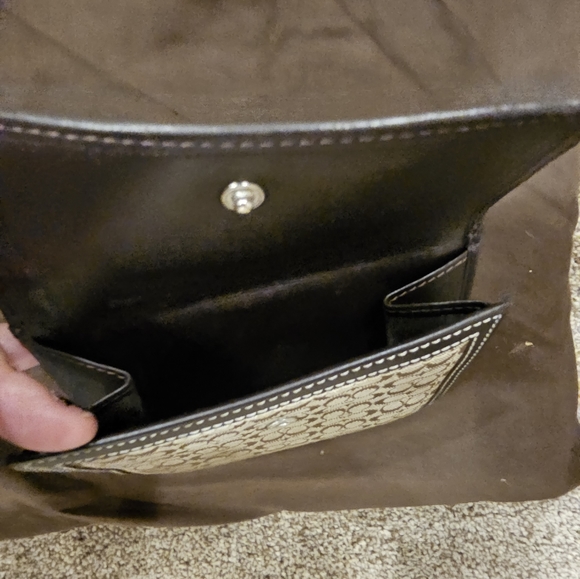 Coach Signature Fabric Trifold Wallet pre-owned - Picture 4 of 7